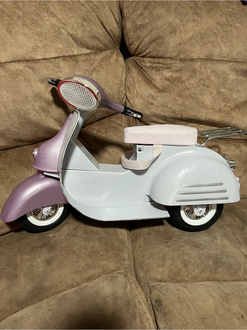 Kids Vintage-Style Ride-On Scooter Toy - Pink and White